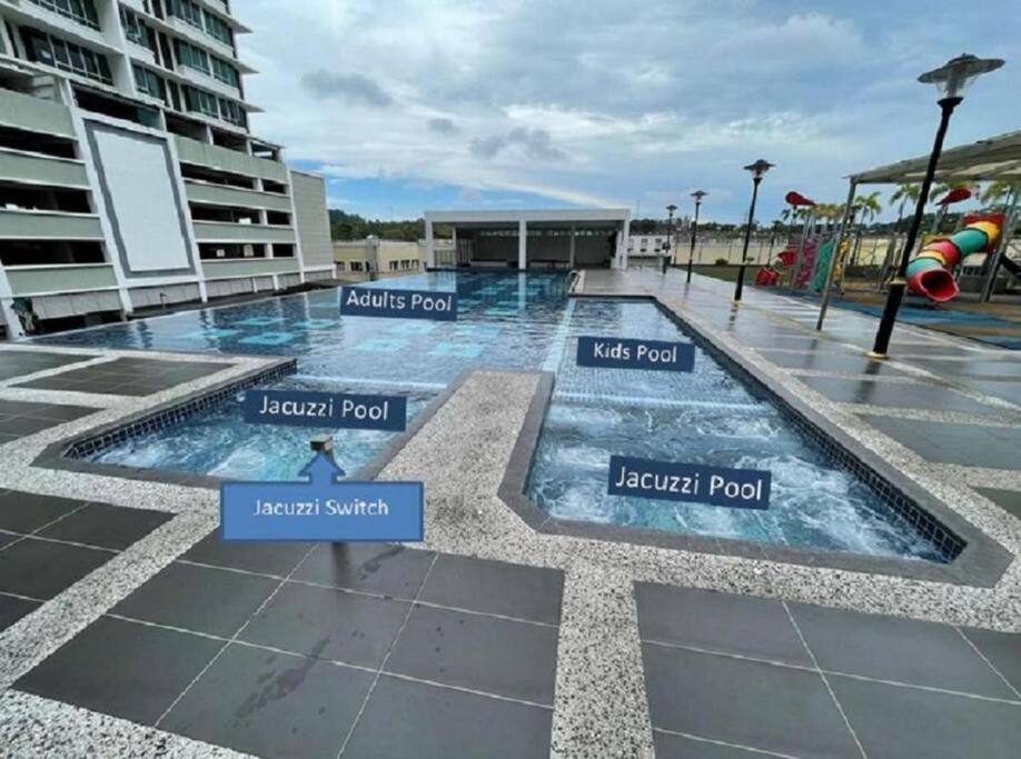 Apartment 2-4 Pax Spacious Muji Living At Austin Height #11 Johor Bahru